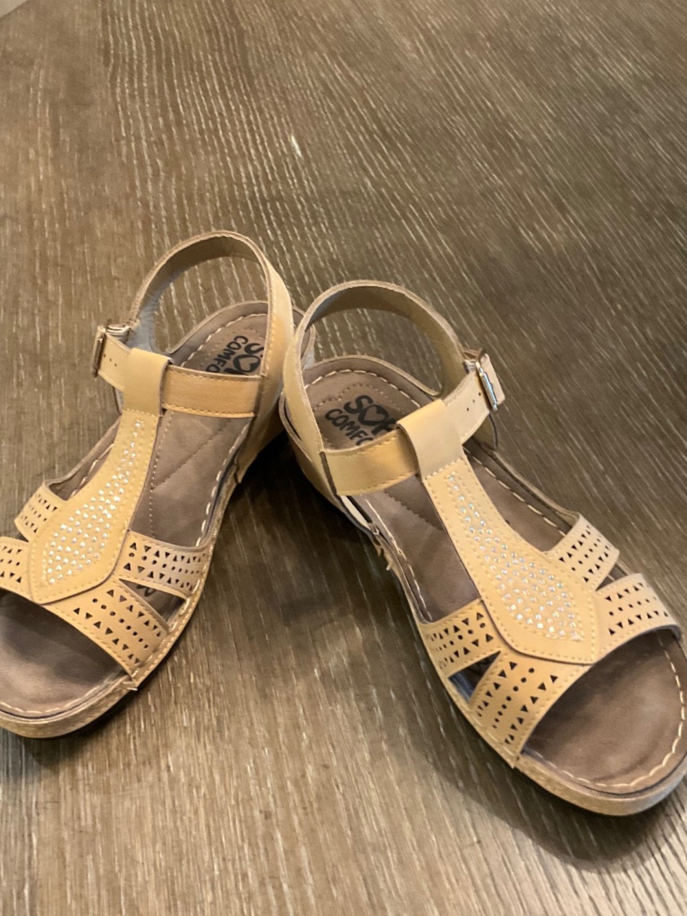 “Soft Comfort” memory foam sandals…size 7 medium